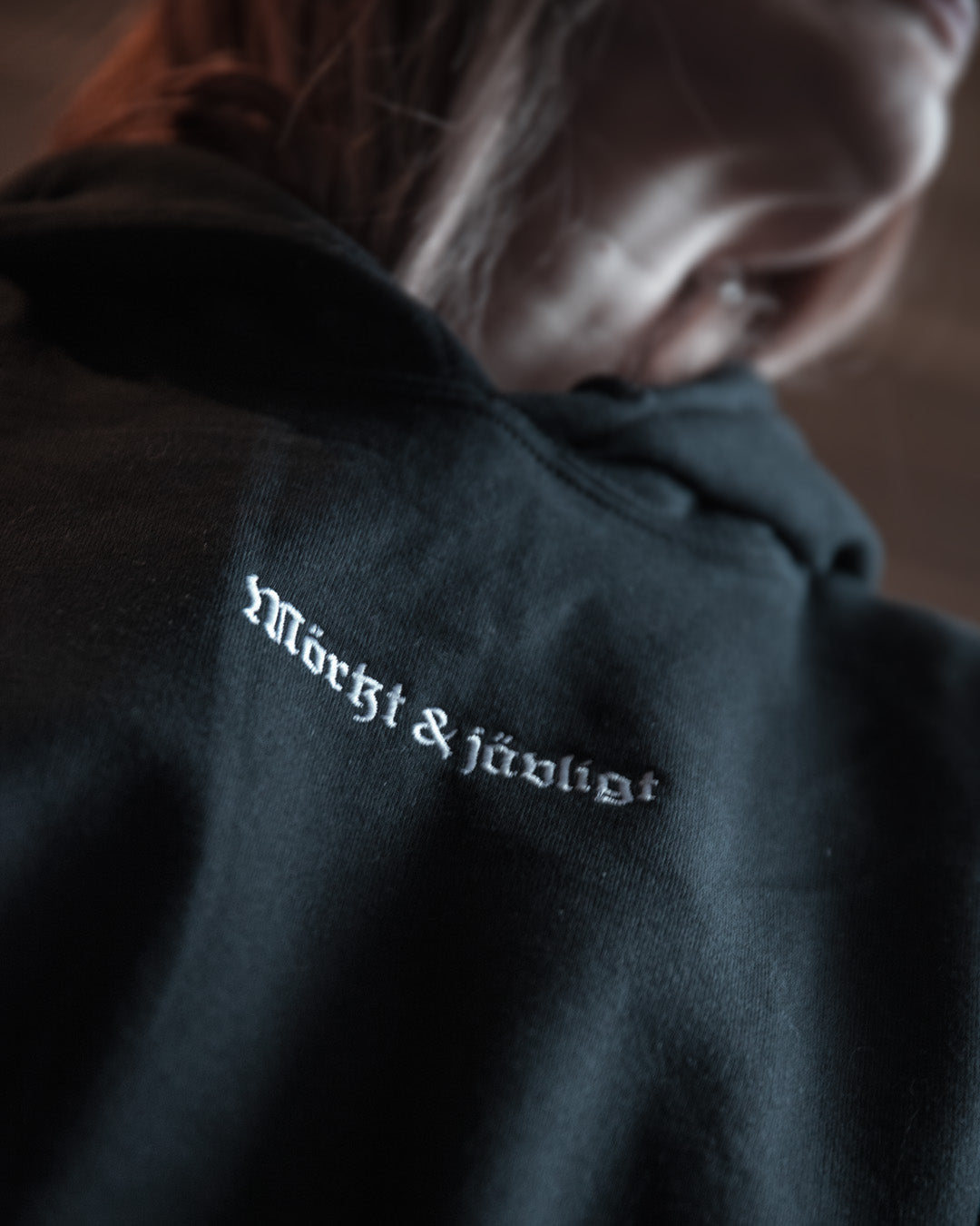 Mörkt & jävligt - Unisex Hoodie