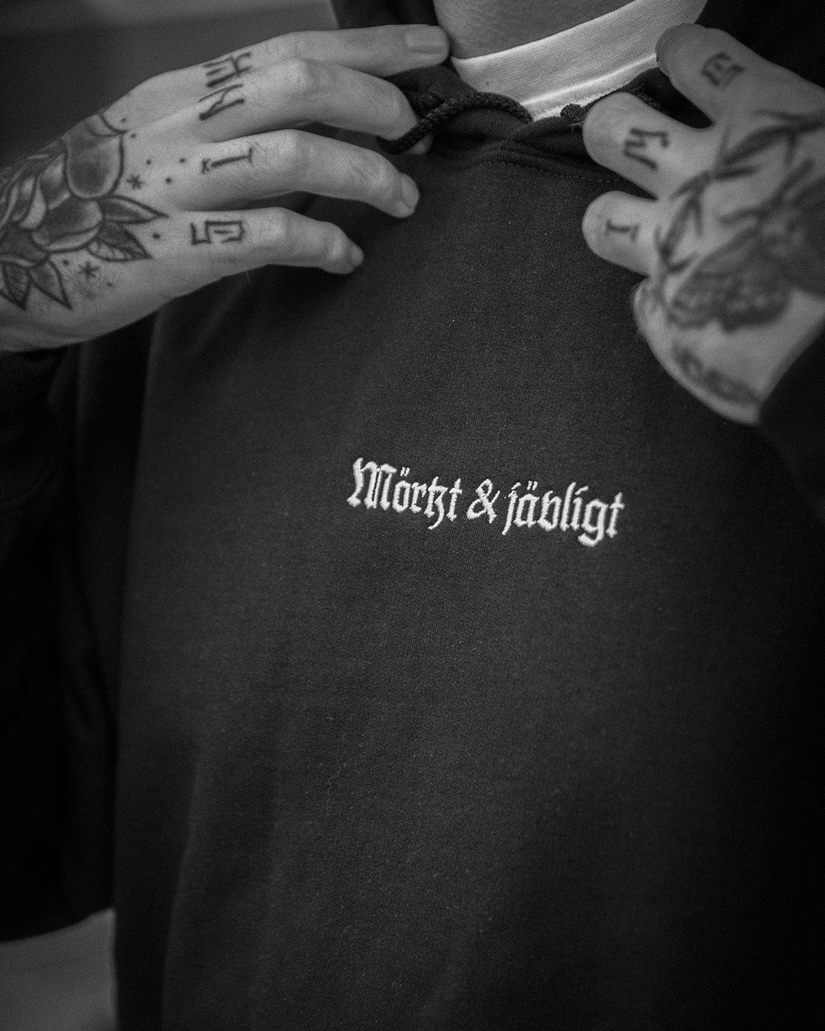 Mörkt & jävligt  - Embroidered  unisex Hoodie